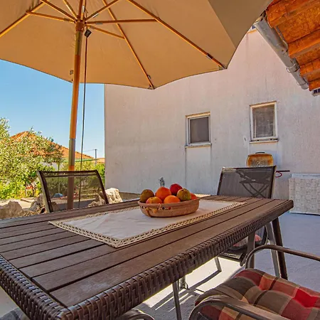 1 Bedroom Lovely In Brodarica Apartment Brodarica (Sibenik-Knin)