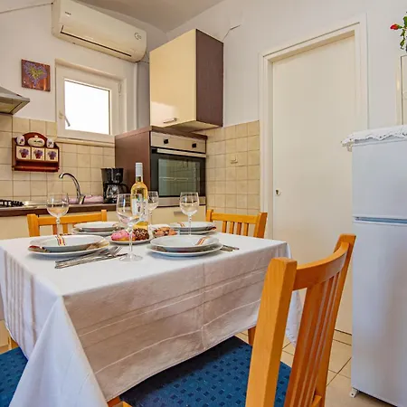 1 Bedroom Lovely In Brodarica * Brodarica (Sibenik-Knin)